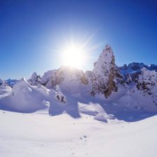 Giro di piacere nelle Dolomiti con neve fresca