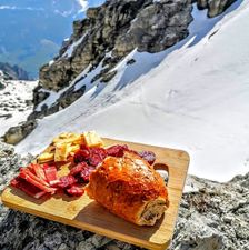Südtiroler Speckmarende am Gipfel